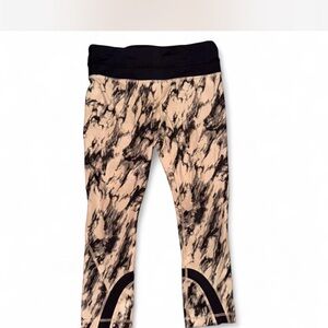Lululemon Athletica Black and Cream Patterned Leggings